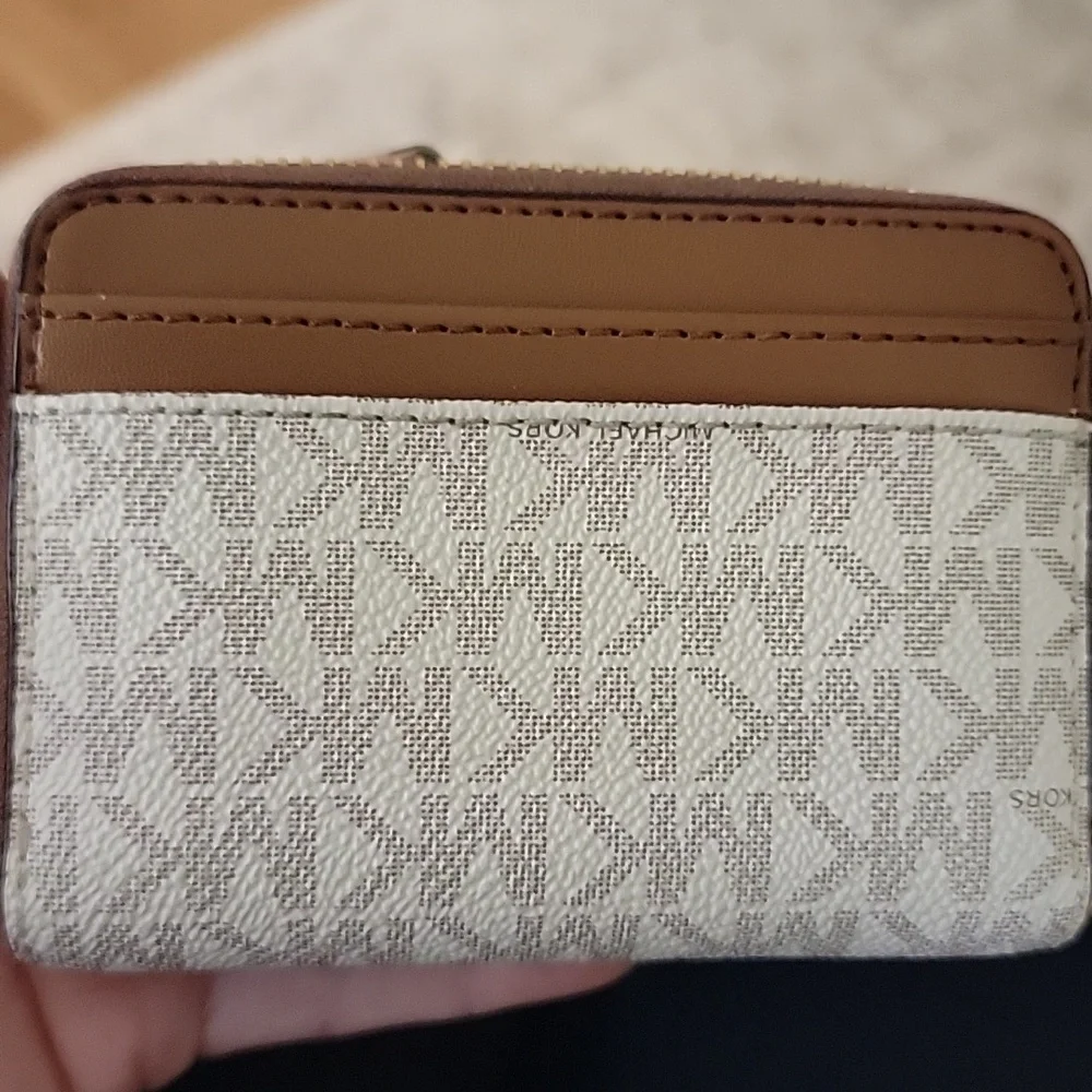 Michael Kors Jet Set Travel Medium Zip-Around Card Case
